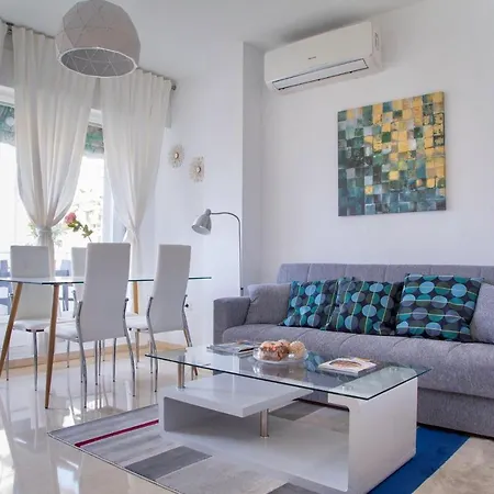 Amazing Beachfront, Big Terrace! 아파트 *